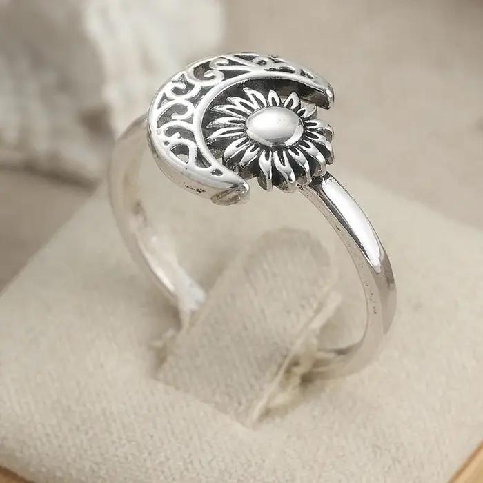 Bague Lune et Soleil Sculptée à la Main Style Bohème Exquise pour Femme – Bijou Vintage Tendance pour Banquets et Célébrations