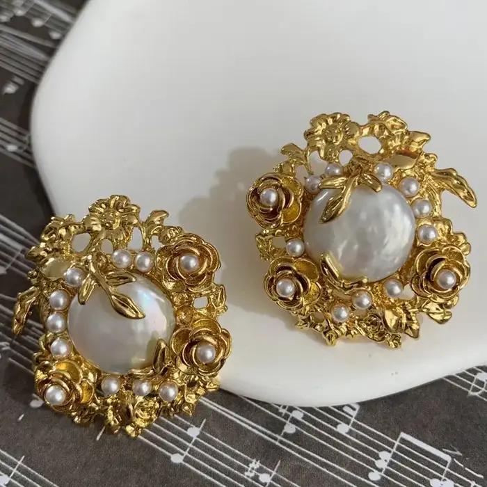Boucles d'oreilles en perles baroques du Moyen Âge