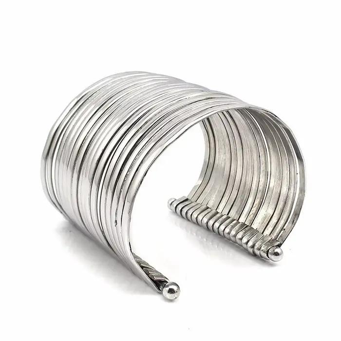 Bracelets de manchette en acier inoxydable plaqués rhodium style hyperbole pour homme et femme occasions spéciales cadeau d'Halloween