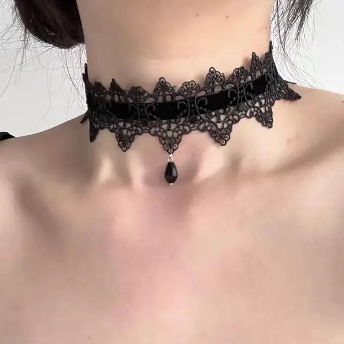 Collier gothique élégant en dentelle noire