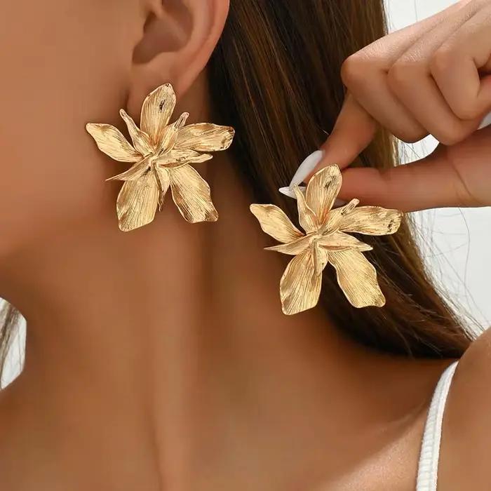 Boucles d'oreilles fleurs vintage dorées plaquées en argent pour femmes, bijoux tendance floraux, cadeau pour occasions spéciales