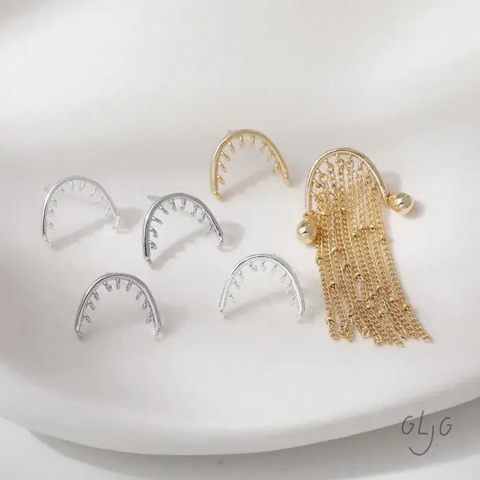 Boucles d'oreilles arquées à plusieurs trous de suspension