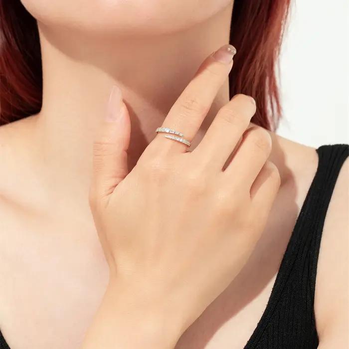 Bague en argent sterling 925 sertie de zirconium blanc élégante et classique pour femmes occasions spéciales