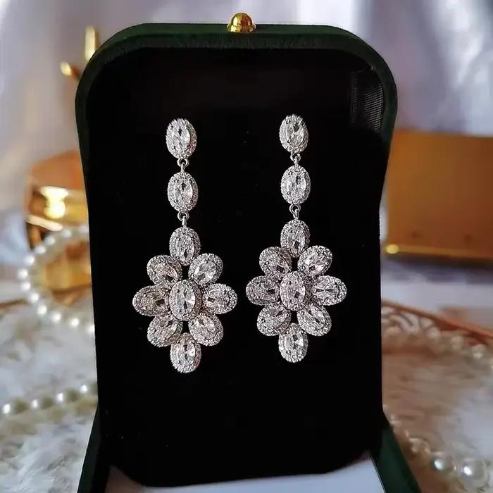 Boucles d'oreilles à fleurs éblouissantes pour femmes