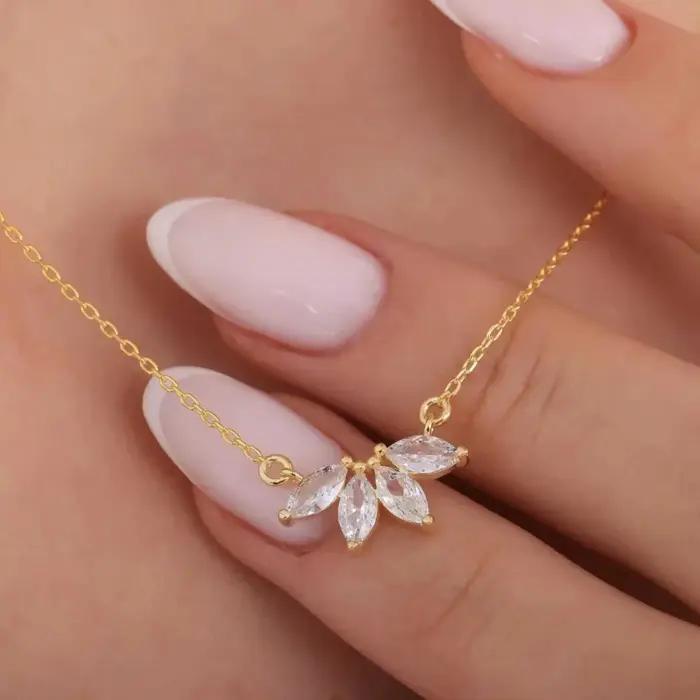 Collier élégant en zircon taille marquise