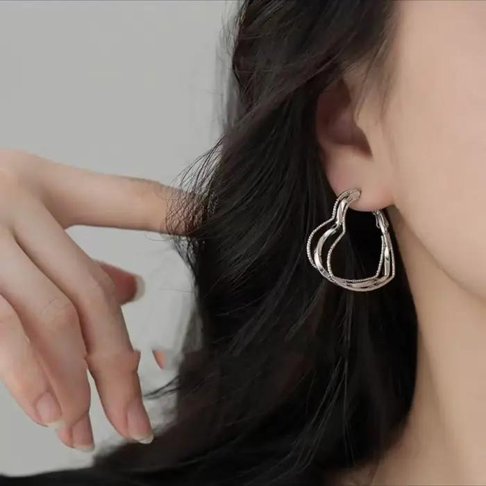 Boucles d'oreilles géométriques en argent Sterling 925 pour femmes bijoux tendance pour filles cadeau de fête lignes de grand cœur bijoux de mariage élégants et sophistiqués