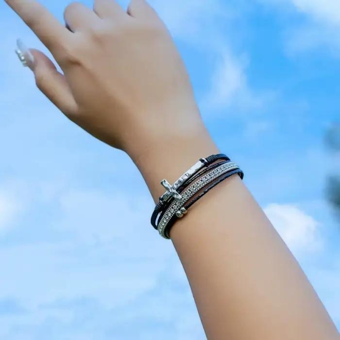 Bracelet en cuir avec cristaux croisés Blessed style bohème fait main pour femmes et hommes bijoux tendance cadeau de noël occasions spéciales