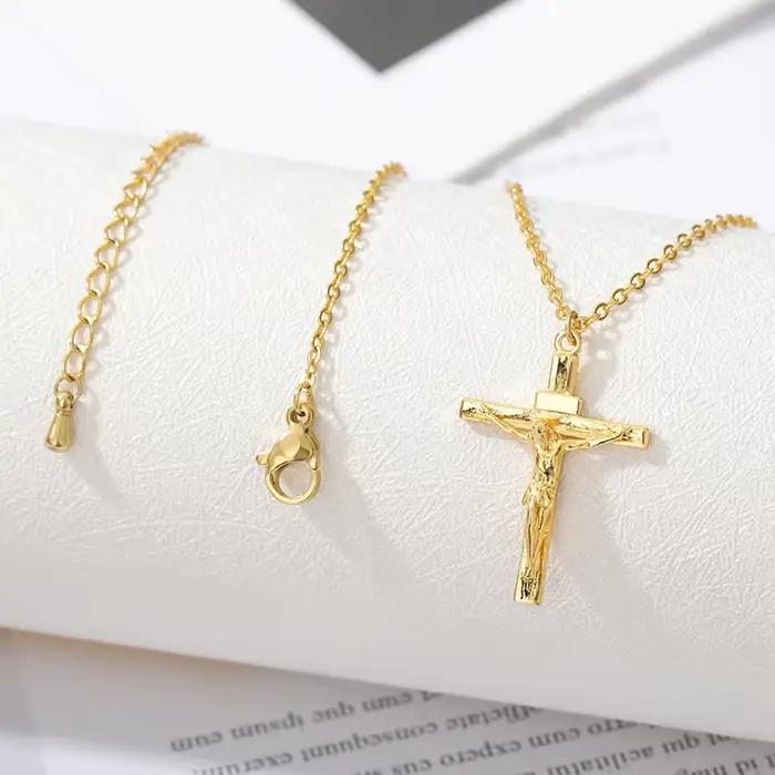 Collier croix de Jésus bijou en acier inoxydable or clair pour femmes occasions spéciales et cérémonies religieuses