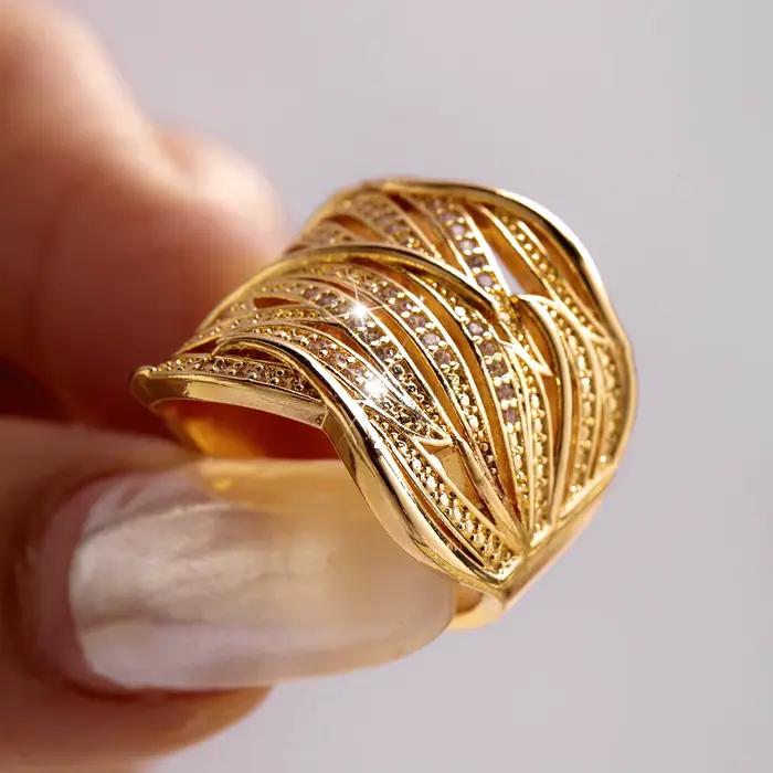 Bague géométrique tressée en laiton et zircon pour femme, élégante et moderne, idéale pour banquets et occasions formelles