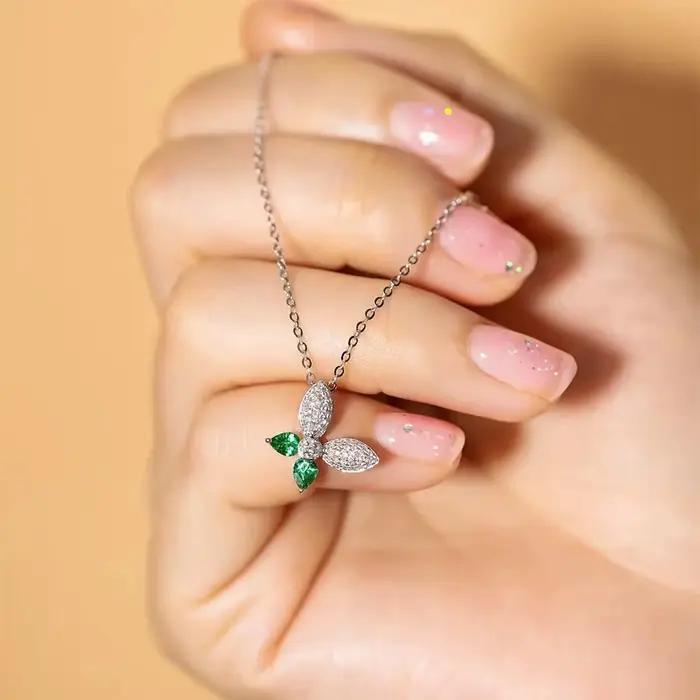Collier en argent sterling 925 serti de zircon vert pour femmes élégantes occasions spéciales anniversaires et cérémonies