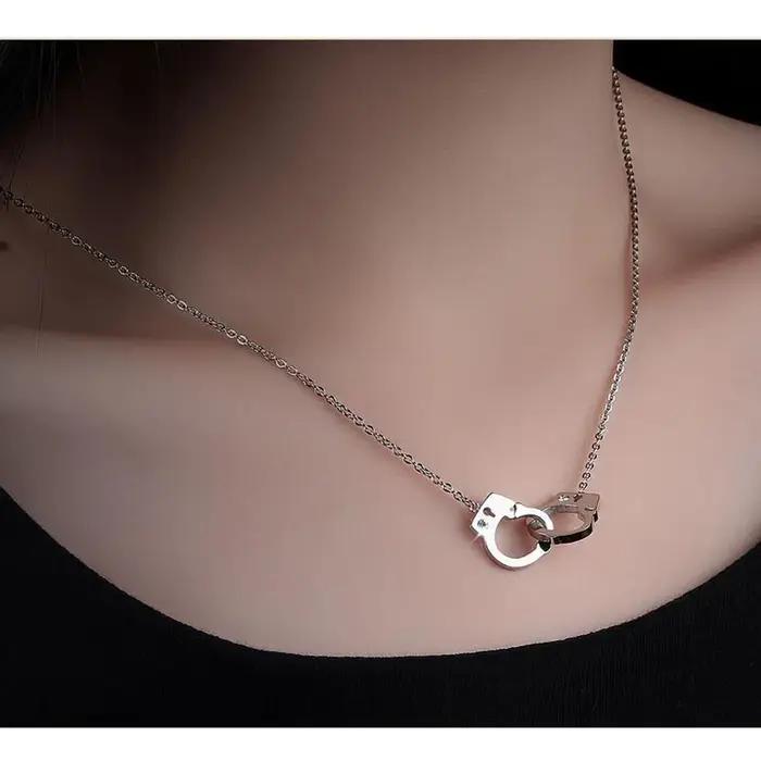 Collier Steampunk en acier inoxydable avec pendentif menotte en cristal blanc pour femmes et filles occasions spéciales mariage Saint Valentin