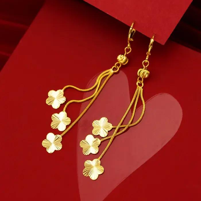 Boucles d'oreilles en or 18 carats fleur de prunier pour femmes engagement mariage anniversaire quotidien cadeau女性专用18K黄金吊坠耳环精致礼物结婚订婚生日日常佩戴
