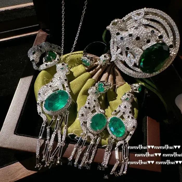 Ensemble de bijoux à pampilles léopard émeraude et tourmaline pour femmes