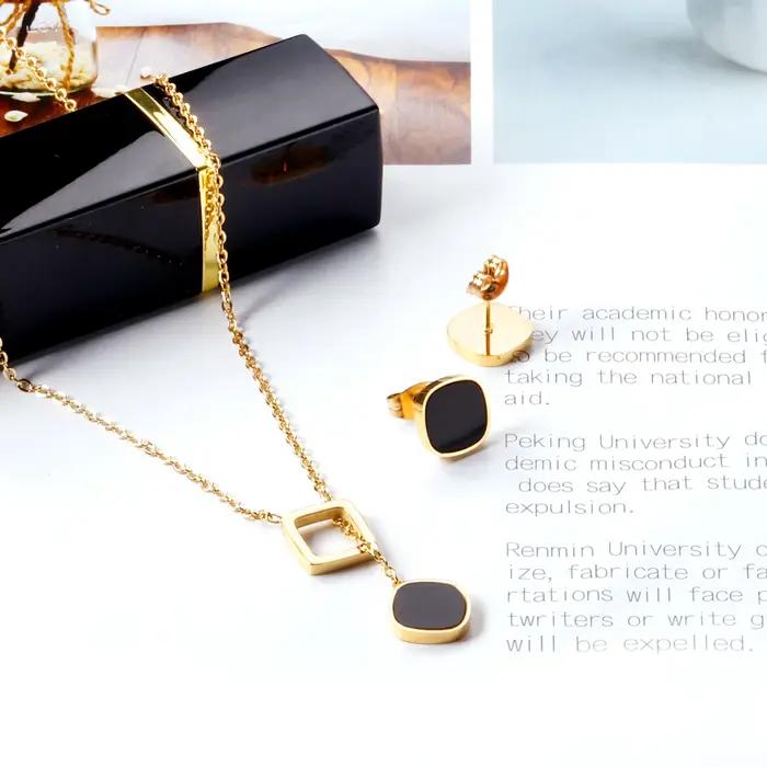 Ensemble de Bijoux Vintage en Acier Inoxydable pour Femme Collier Boucles d'Oreilles Coquillage Document Noir Géométrie Dorée Mode Occasions Spéciales
