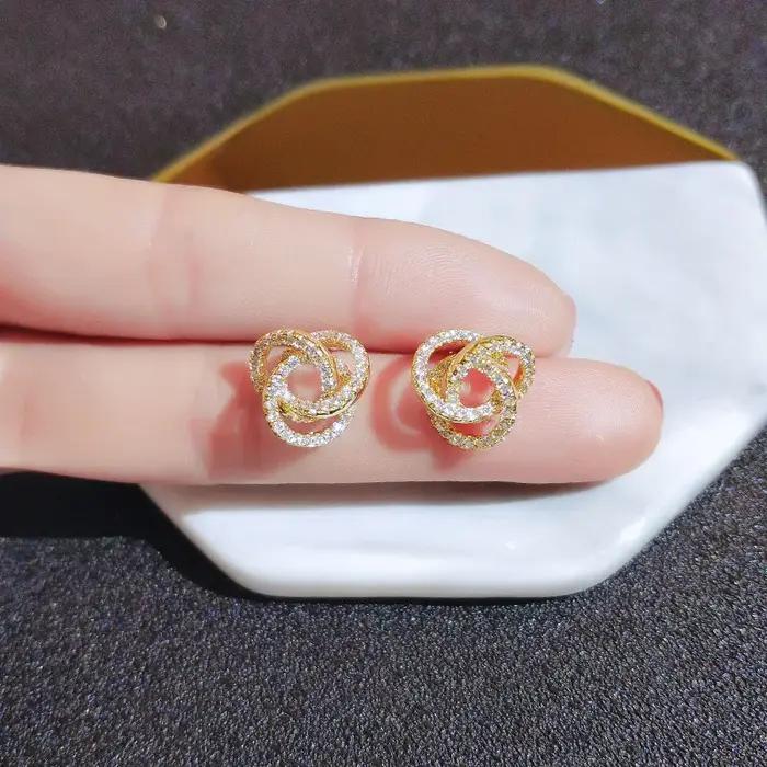 Boucles d'oreilles en or 18 carats flocon de neige pour femmes romantiques et féeriques occasions spéciales engagement