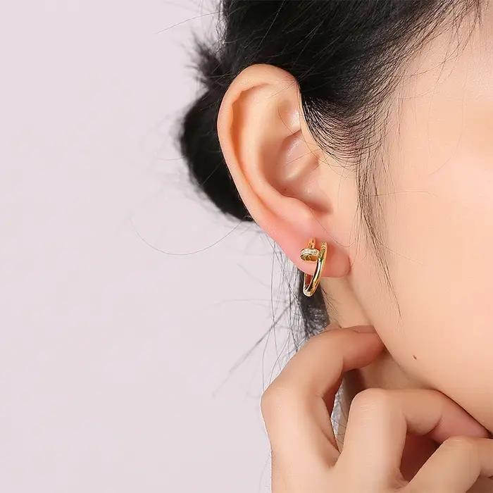 Boucles d'oreilles lettre en T en argent regardé 925