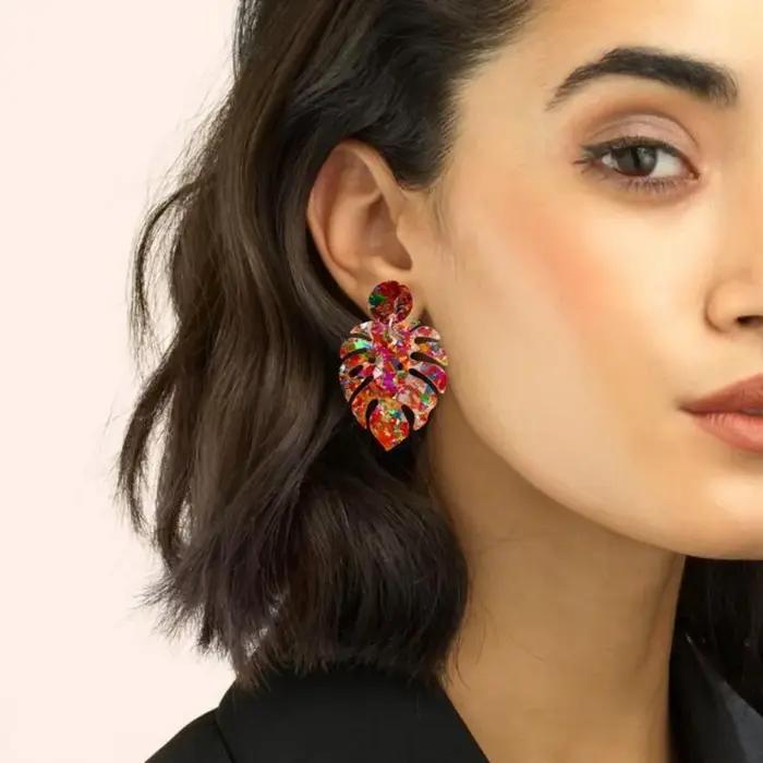Boucle d'oreille en forme de feuille irisée colorée à paillettes acryliques