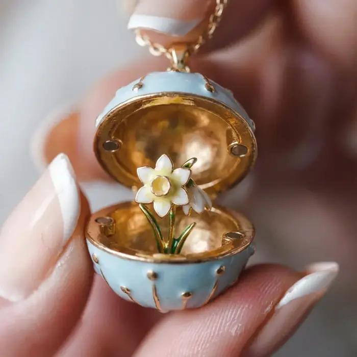 Collier Fleur du Mois pour Femme – Nouveauté Tendance – Boîte Ronde Ouvrable