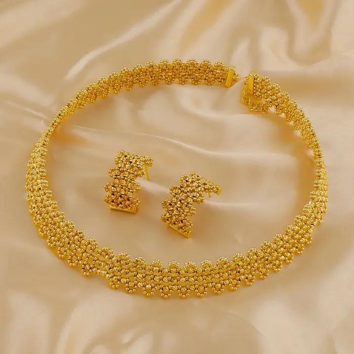 Ensemble collier ras-de-cou et boucles d'oreilles entièrement perlés pour mariée de Dubaï