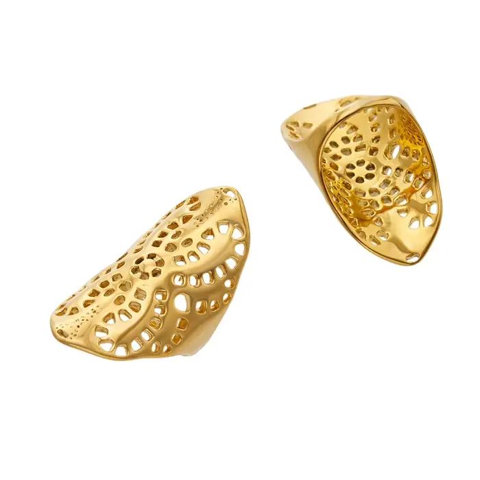 Bague en acier inoxydable plaqué or 18 carats filigrane pour femme avec design ajouré et look moderne élégant pour diverses occasions spéciales