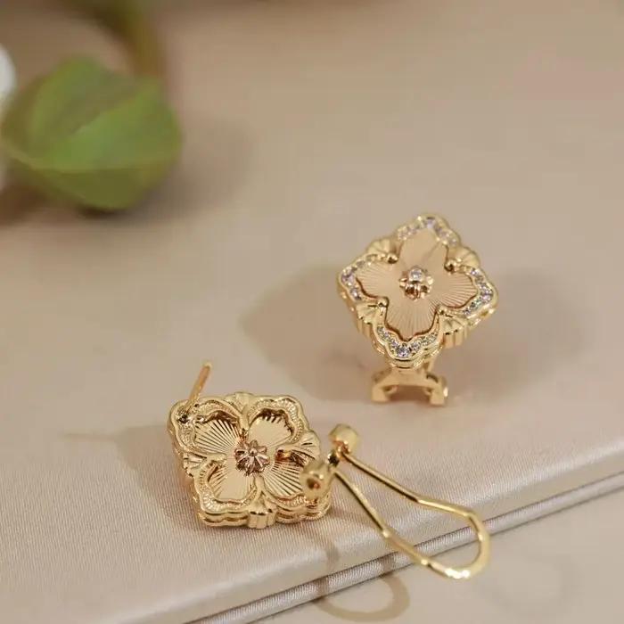 Boucles d'oreilles en argent pur de conception originale avec incrustation de diamants exquis pour femmes