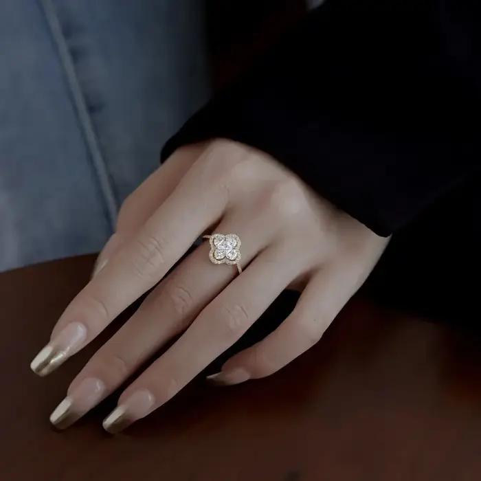 YILUOCD brillant 5A cubique zircone quatre trèfle anneaux pour femmes CZ chanceux anneau quotidien classique bijoux dame fête Banquet cadeaux