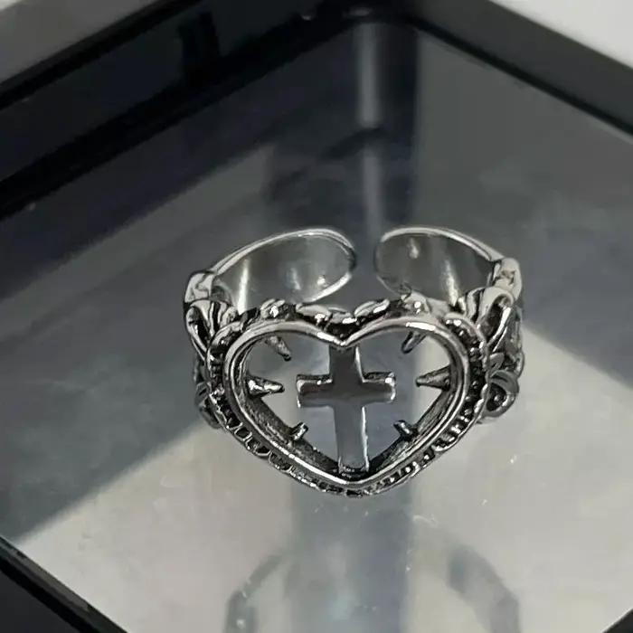 Bague croix ajourée Taboo Kiss en alliage de zinc pour femmes hommes unisexe style punk gothique occasions spéciales