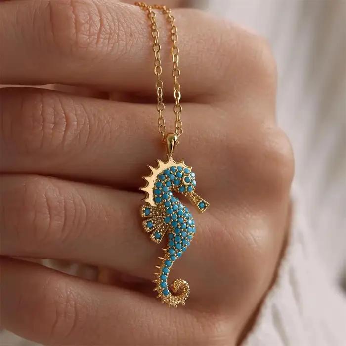 Collier pendentif hippocampe | Acier inoxydable plaqué or 18 carats avec incrustation de zircon