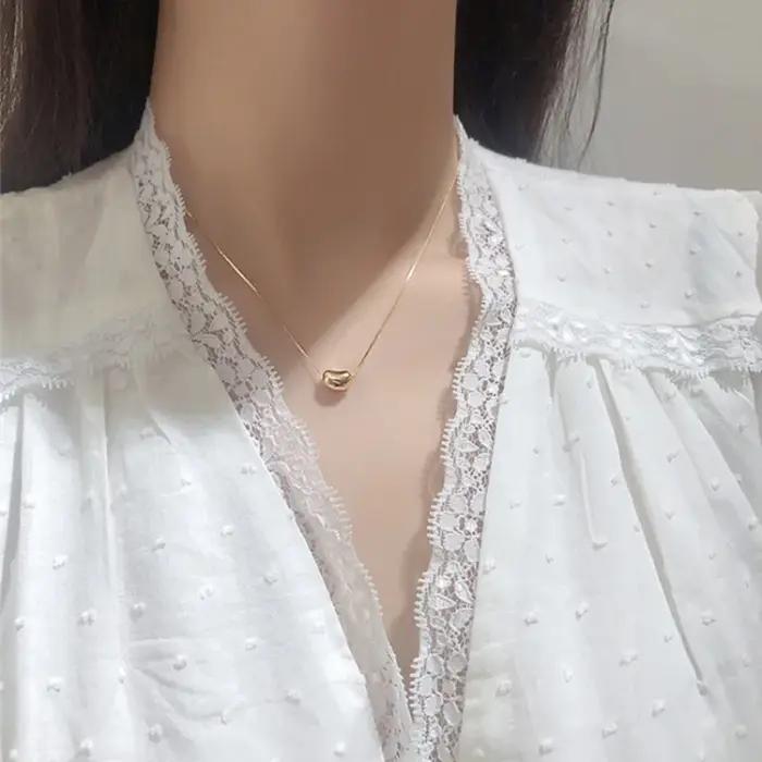 Colliers avec pendentif en forme de haricot lisse plaqué or