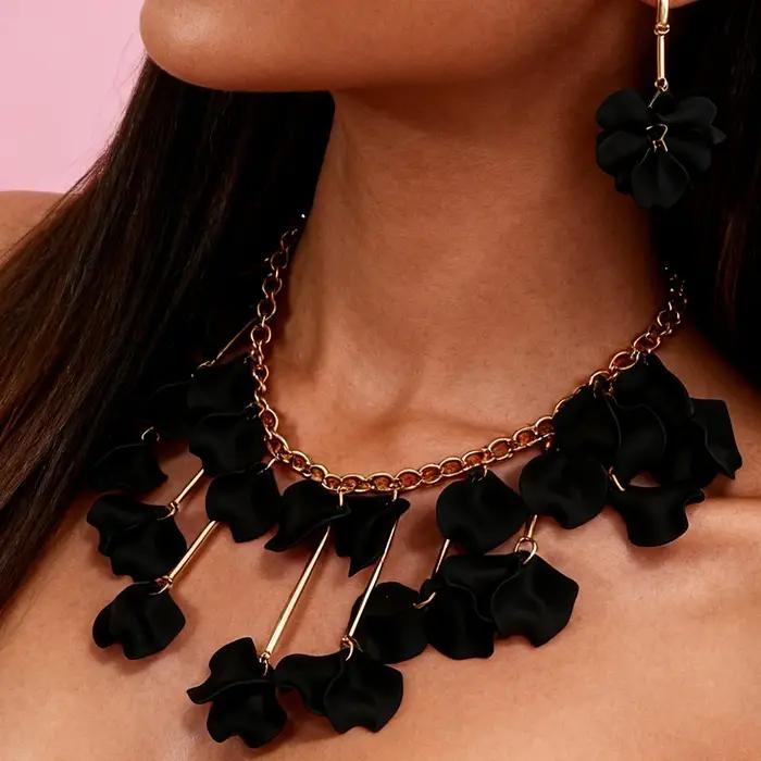 Ensemble de bijoux floral noir WEALTHYBOO collier boucles d'oreilles style gothique rétro pour femmes événements formels soirées audacieuses