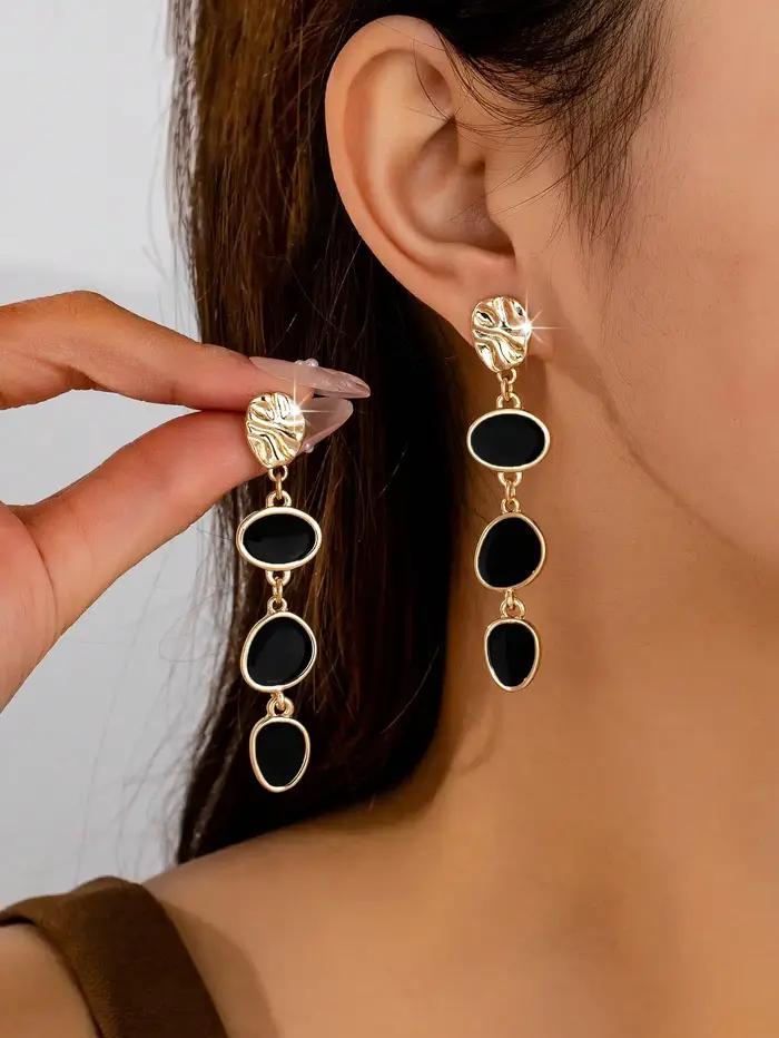 Une paire de boucles d'oreilles tendance et décontractées pour femmes, goutte d'huile, élégantes et