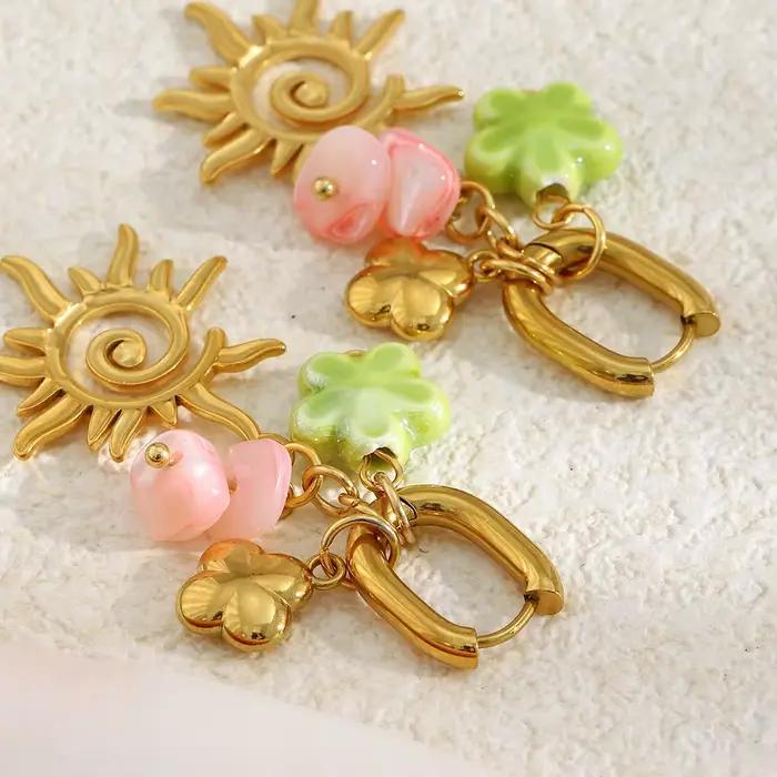 E.B.belle Charmante Petite Boucle d'Oreille Créole en Émail Rose et Vert à Motif Floral avec Pompon, Style Soleil Creux, Décoration Bijoux Estivaux