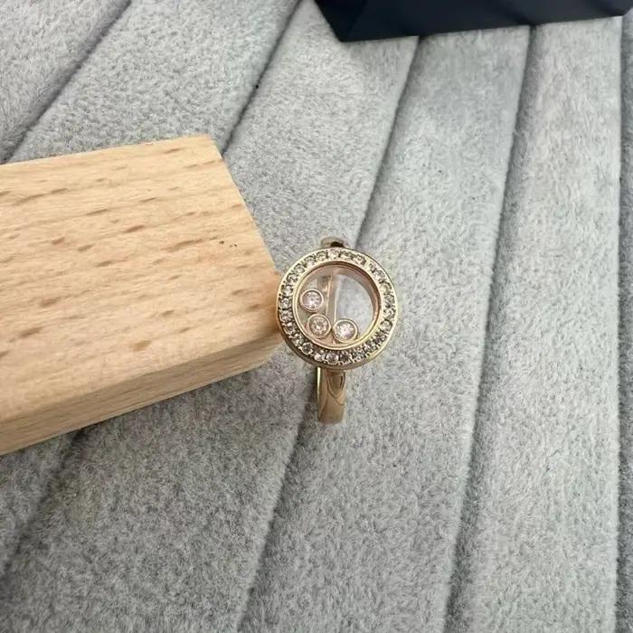 Bague coulissante ronde en argent sterling sertie de moissanites pour femmes occasions spéciales anniversaires mariage ```