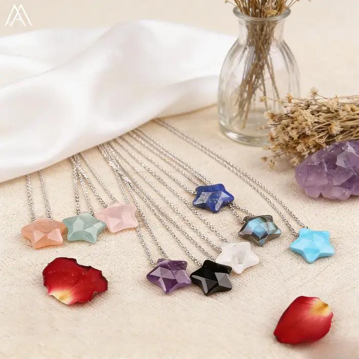 Collier avec pendentif étoile en pierre naturelle