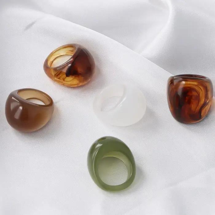 Anneaux acryliques transparents de couleur ambre pour femmes