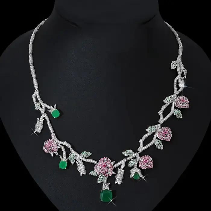 Boucles d'oreilles émeraude tourmaline camélia pour dames