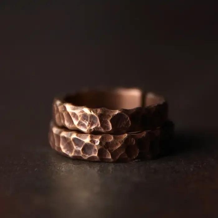 Bague Tibétaine en Cuivre Massif Battue à la Main