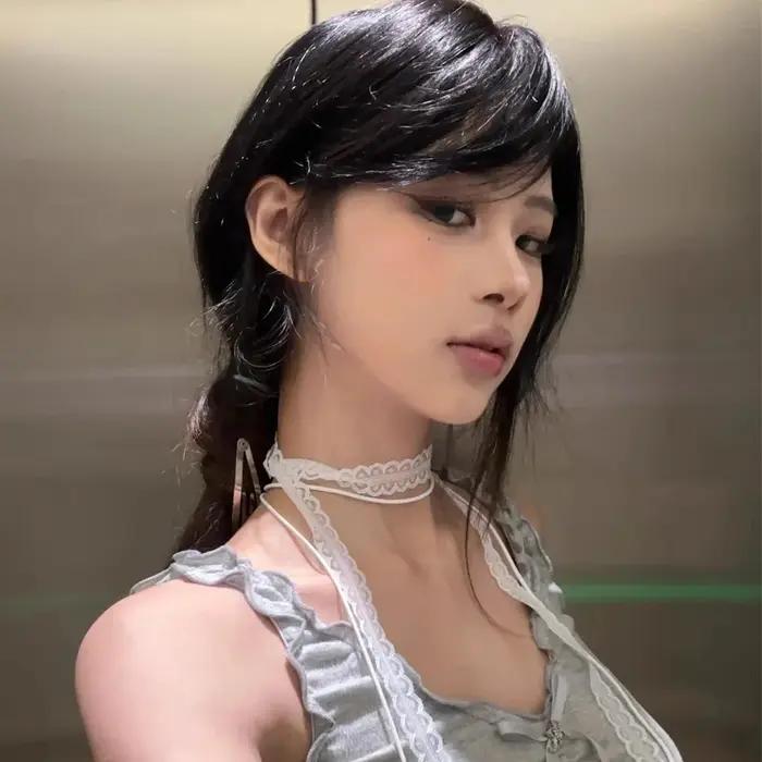 Collier en dentelle noire et blanche