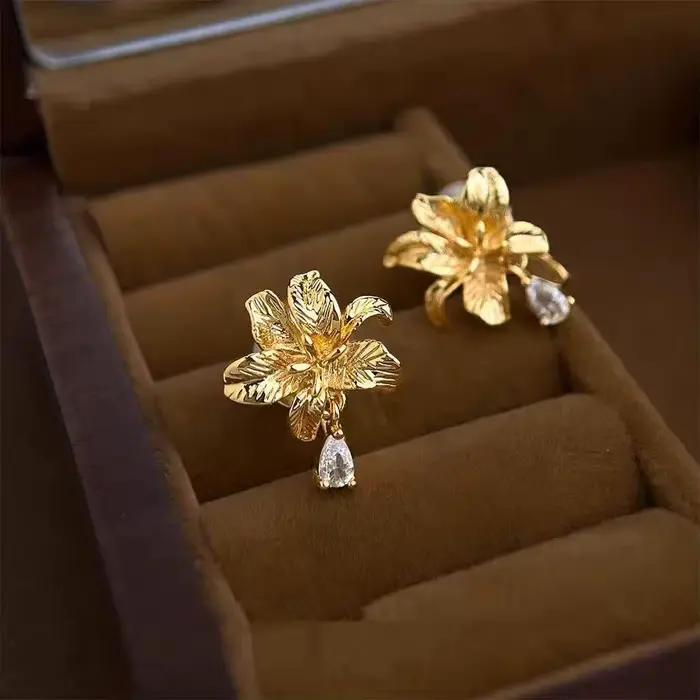 Boucles d'oreilles légères de luxe en forme de fleur de lys brossée pour femmes, élégantes, en crist