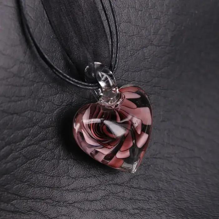 Collier Cadeau avec Ruban Incrusté, Pendentif Fleur, Pendentif Cœur en Verre