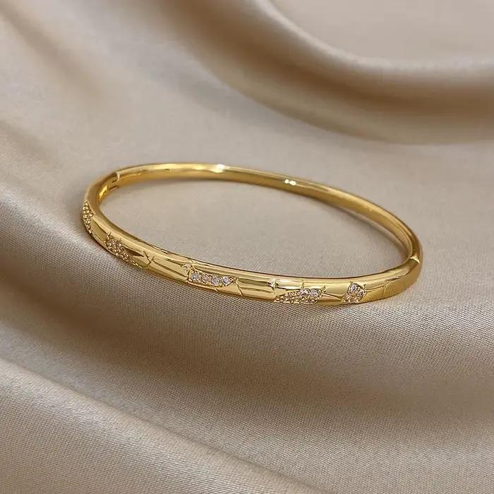 Bracelet fin incrusté de diamants motifs géométriques plaqué or tracker d'humeur cadeau occasion spéciale femme