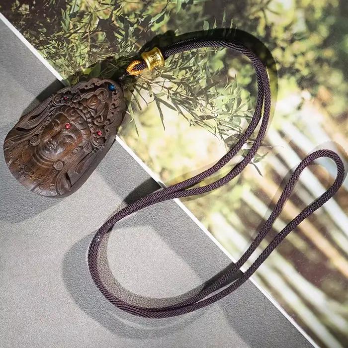 Collier pendentif Guanyin en bois d'agar sculpté pour hommes et femmes, amulette de paix et de bénédiction, cadeaux