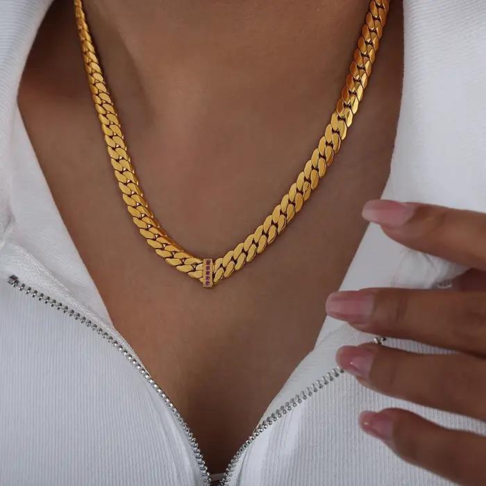 Collier chaîne chevrons acier inoxydable plaqué or 18 carats avec breloque zircon pour femme style hip-hop rock bijou tendance occassions spéciales