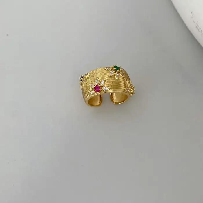 Bracelet de Manchette Ajustable en Cuivre Plaqué Or avec Motif Floral Pour Occasions Spéciales Femmes