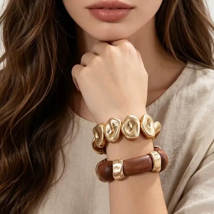 Ensemble de bracelets bohèmes en bois et perles dorées