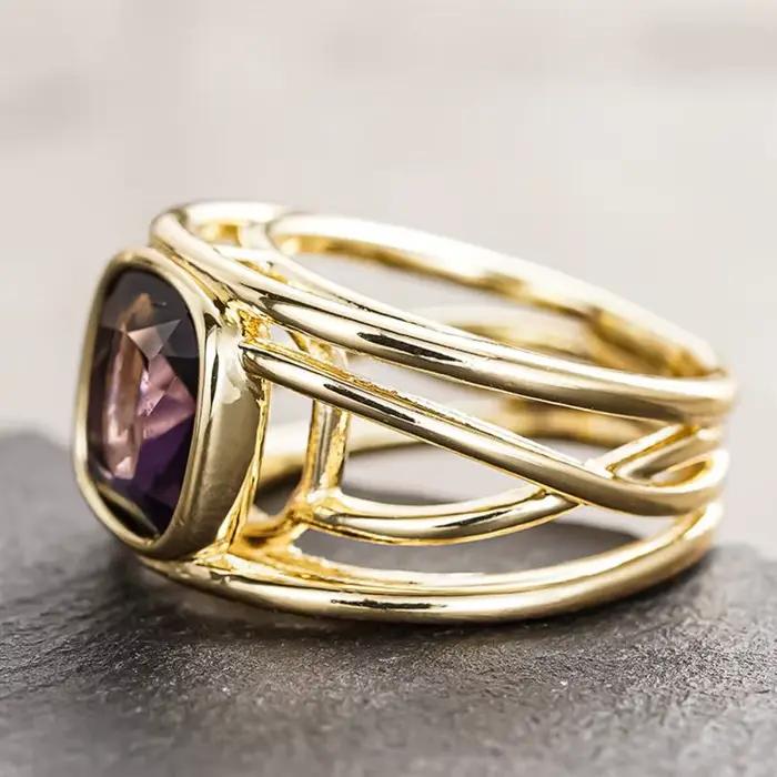 Huitan – bague élégante pour femmes, couleur or, incrustée de CZ violet brillant, accessoires tendance pour fête de mariage, bijoux nobles de fiançailles, cadeau pour dames