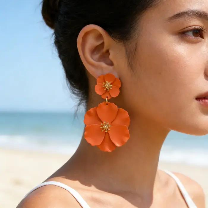 Boucles d'oreilles pendantes aux fleurs multicolores en métal fuchsia, bijou de mode pour femmes occasions festives et vacances d'été