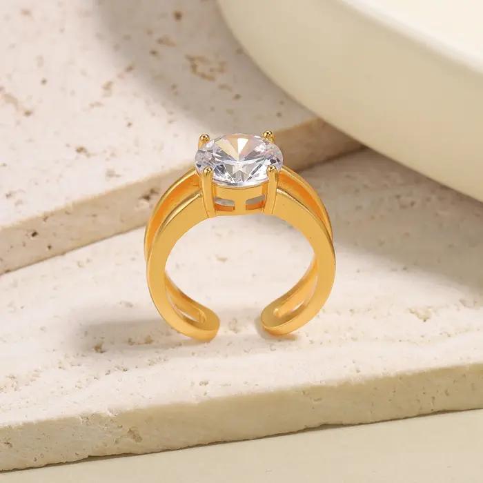 Bague élégante plaquée or avec diamants CZ pour femme