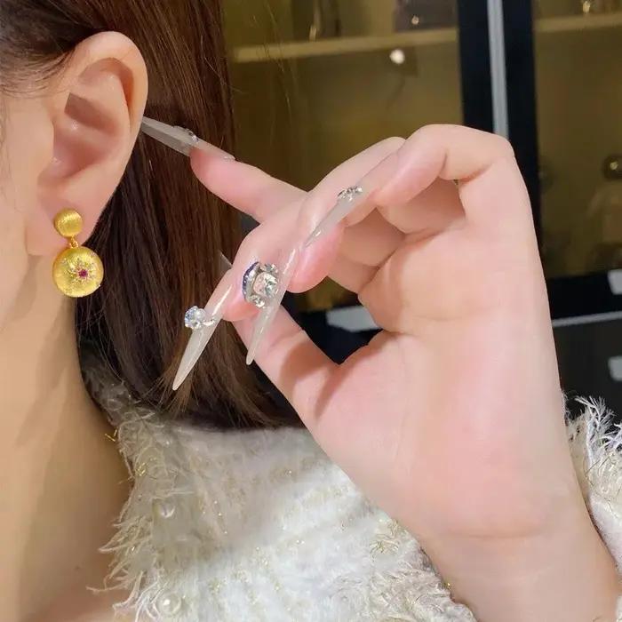 Boucles d'oreilles classiques en étoile brossée