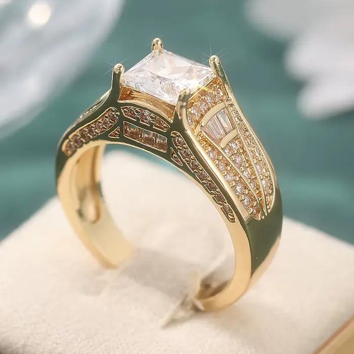 Bague de fiançailles classique plaquée or pour femme, design élégant, zircone synthétique étincelant